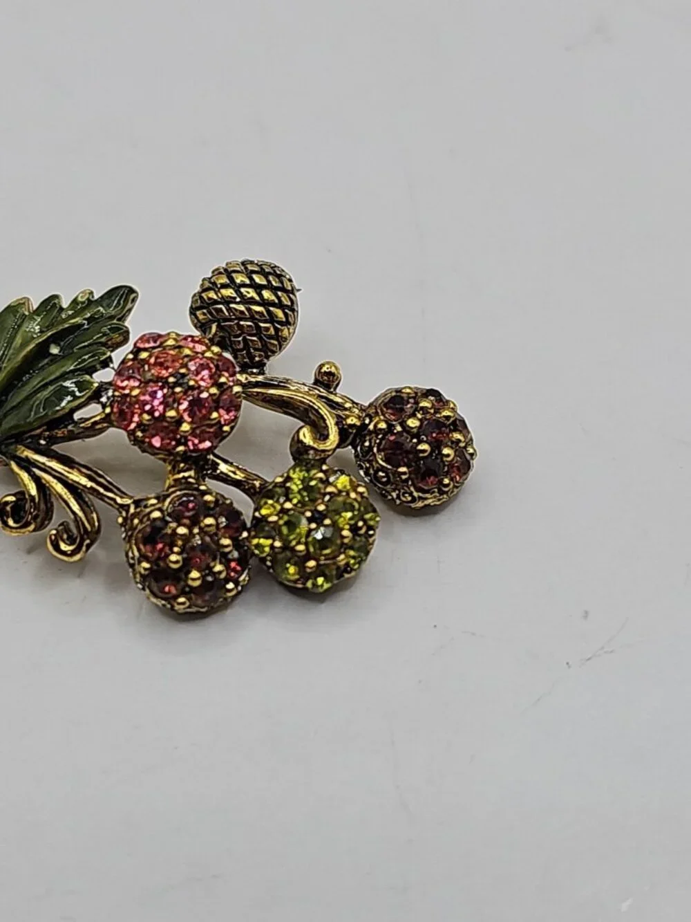 VTG Brooch Gold -Tone  Holly craft Signed